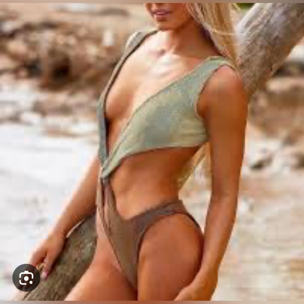 Riellli Lais swimsuit as seen in Sports Illustrated NWT